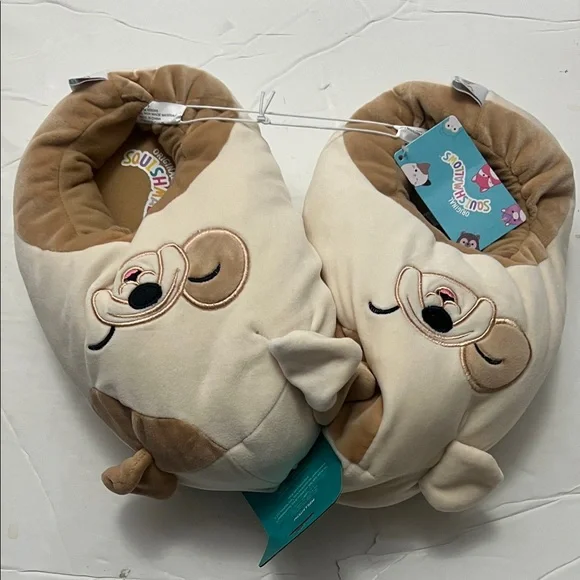SQUISHMALLOWS UNISEX BROCK THE BULL DOG SLIPPERS SIZE 8-9 - Picture 2 of 7